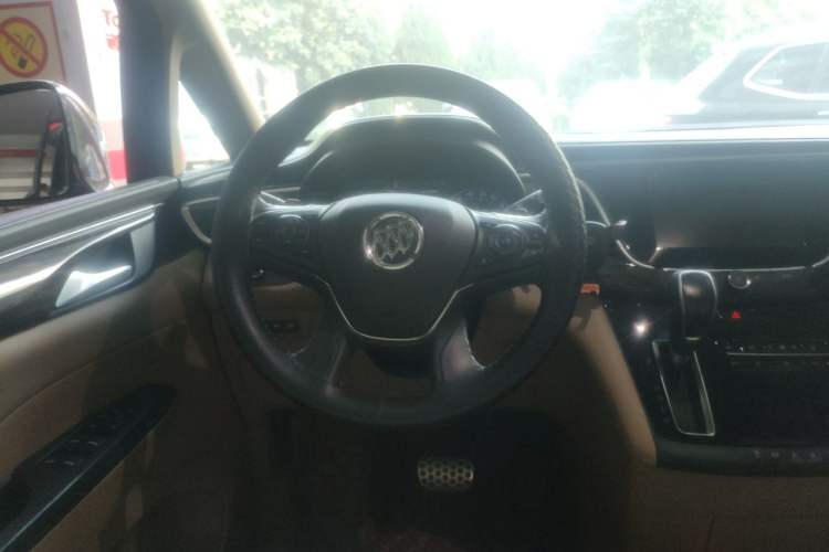 Used Buick GL8 2017 ES 28T Flagship Model China V Standard Steering Wheel