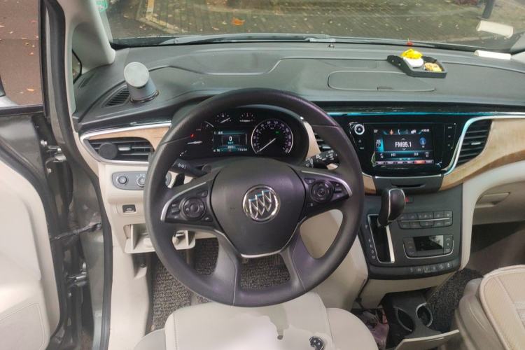 Used Buick GL8 2017 ES 28T Comfort Model China V Standard Steering Wheel