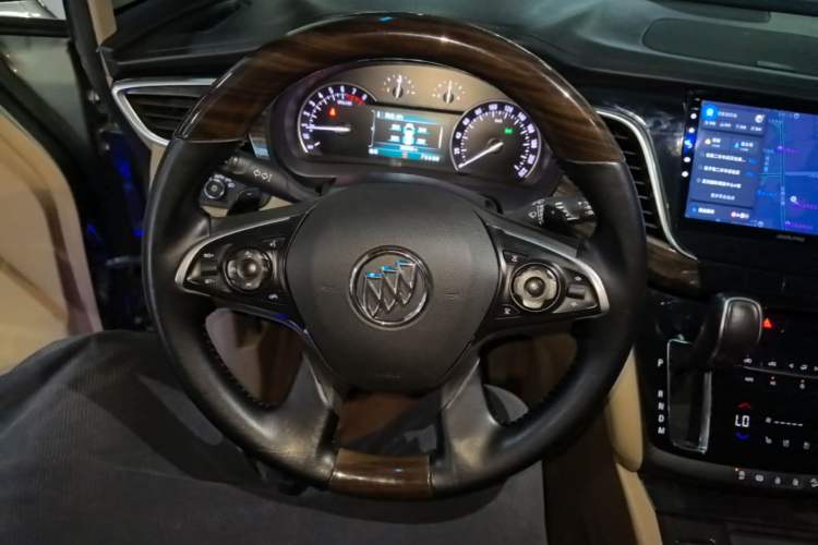 Used Buick GL8 2017 ES 28T Flagship Model China V Standard Steering Wheel