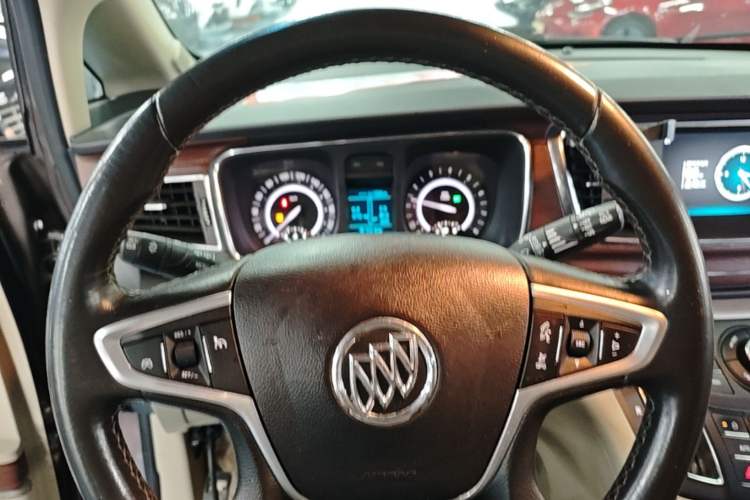 Used Buick GL8 2017 25S Luxury Version China V Standard Steering Wheel