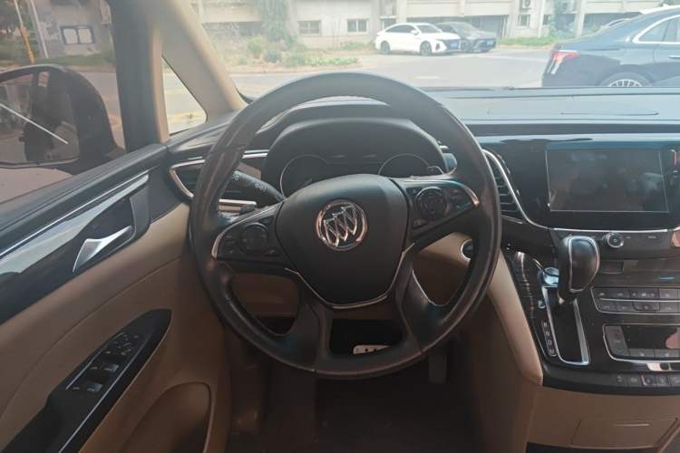Used Buick GL8 2017 ES 28T Premium Version China V Standard Steering Wheel