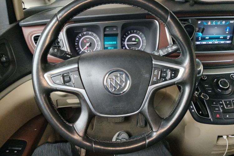 Used Buick GL8 2017 25S Comfort Version China V Standard Steering Wheel