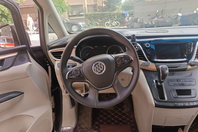 Used Buick GL8 2017 ES 28T Luxury Model China V Standard Steering Wheel
