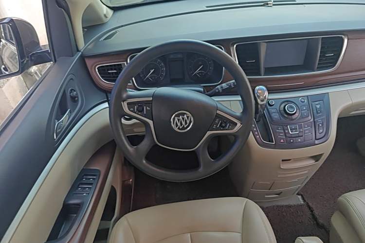 Used Buick GL8 2017 25S Comfort Version China V Standard Steering Wheel