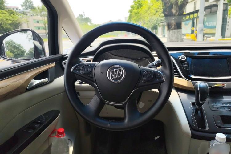Used Buick GL8 2017 ES 28T Comfort Model China V Standard Steering Wheel
