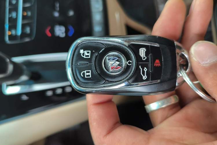 Used Buick GL8 2017 ES 28T Luxury Model China V Standard Vehicle Key