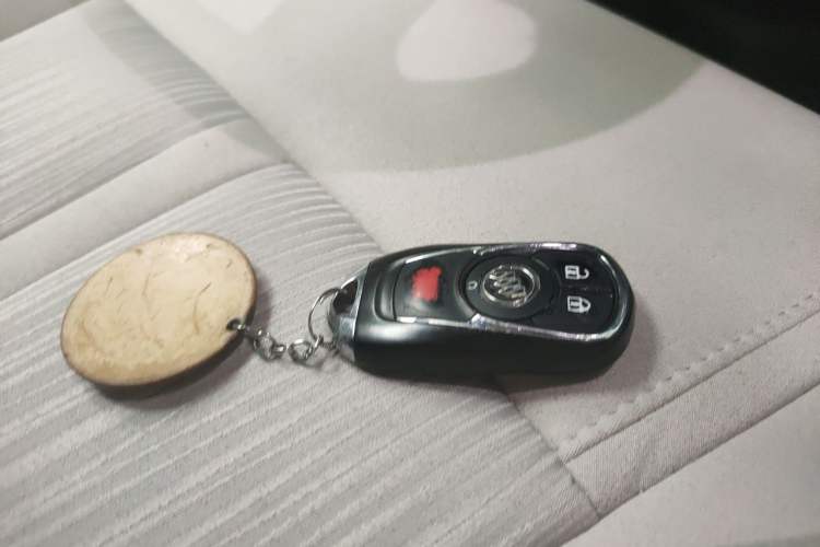 Used Buick GL8 2017 ES 28T Comfort Model China V Standard Vehicle Key