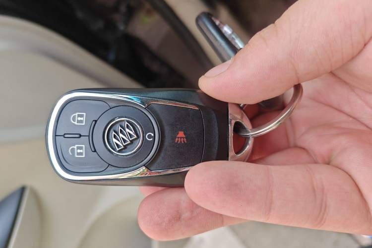 Used Buick GL8 2017 ES 28T Luxury Model China V Standard Vehicle Key