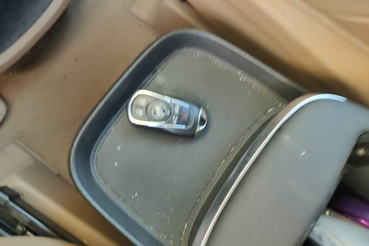 Used Buick GL8 2017 ES 28T Luxury Model China V Standard Vehicle Key