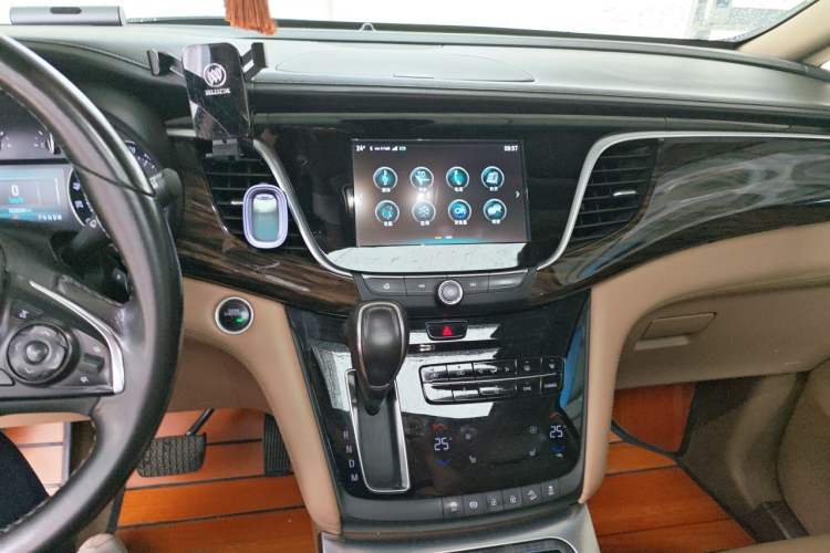 Used Buick GL8 2017 ES 28T Luxury Model China V Standard Audio And AC Panel