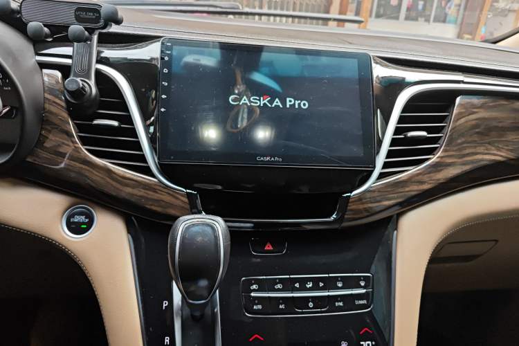 Used Buick GL8 2017 ES 28T Flagship Model China V Standard Audio And AC Panel