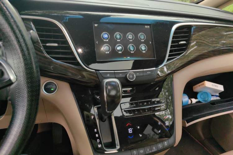 Used Buick GL8 2017 ES 28T Luxury Model China V Standard Audio And AC Panel