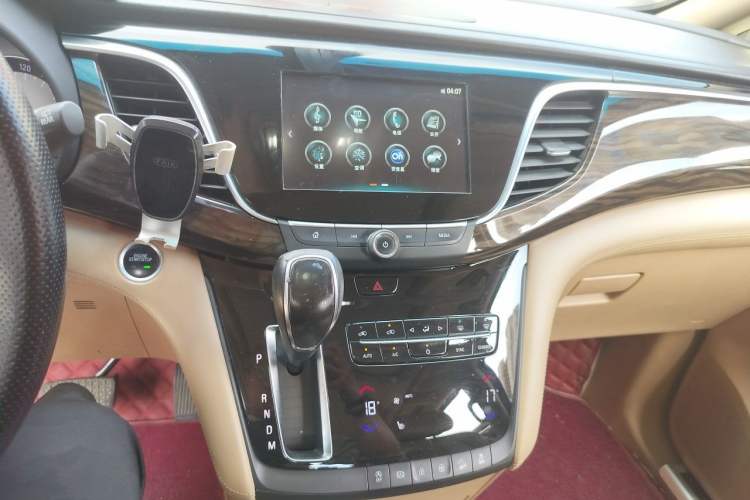 Used Buick GL8 2017 ES 28T Luxury Model China V Standard Audio And AC Panel