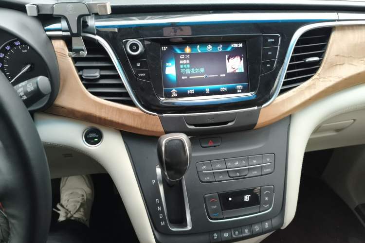 Used Buick GL8 2017 ES 28T Comfort Model China V Standard Audio And AC Panel
