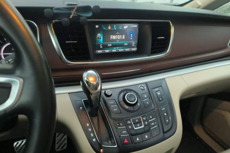 Used Buick GL8 2017 25S Luxury Version China V Standard Audio And AC Panel