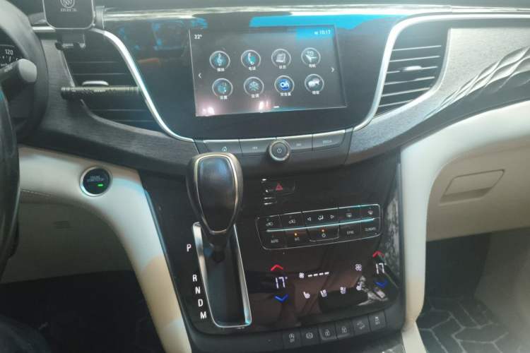 Used Buick GL8 2017 28T Avenir Avia National Emission Standard V Audio And AC Panel