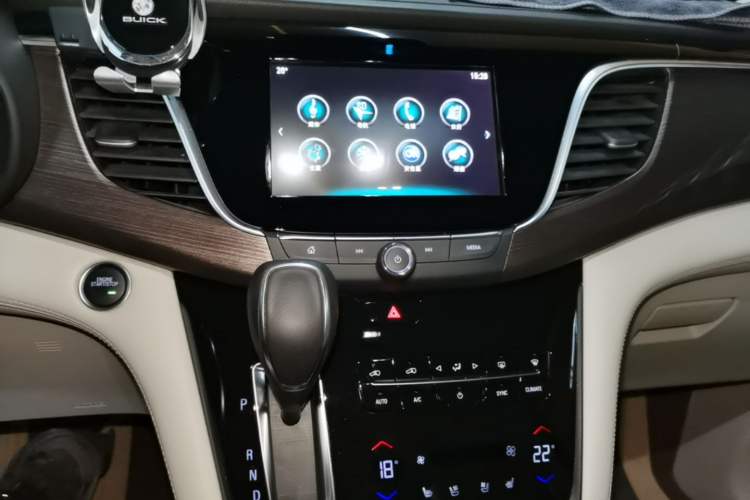 Used Buick GL8 2017 28T Avenir Avia National Emission Standard V Audio And AC Panel