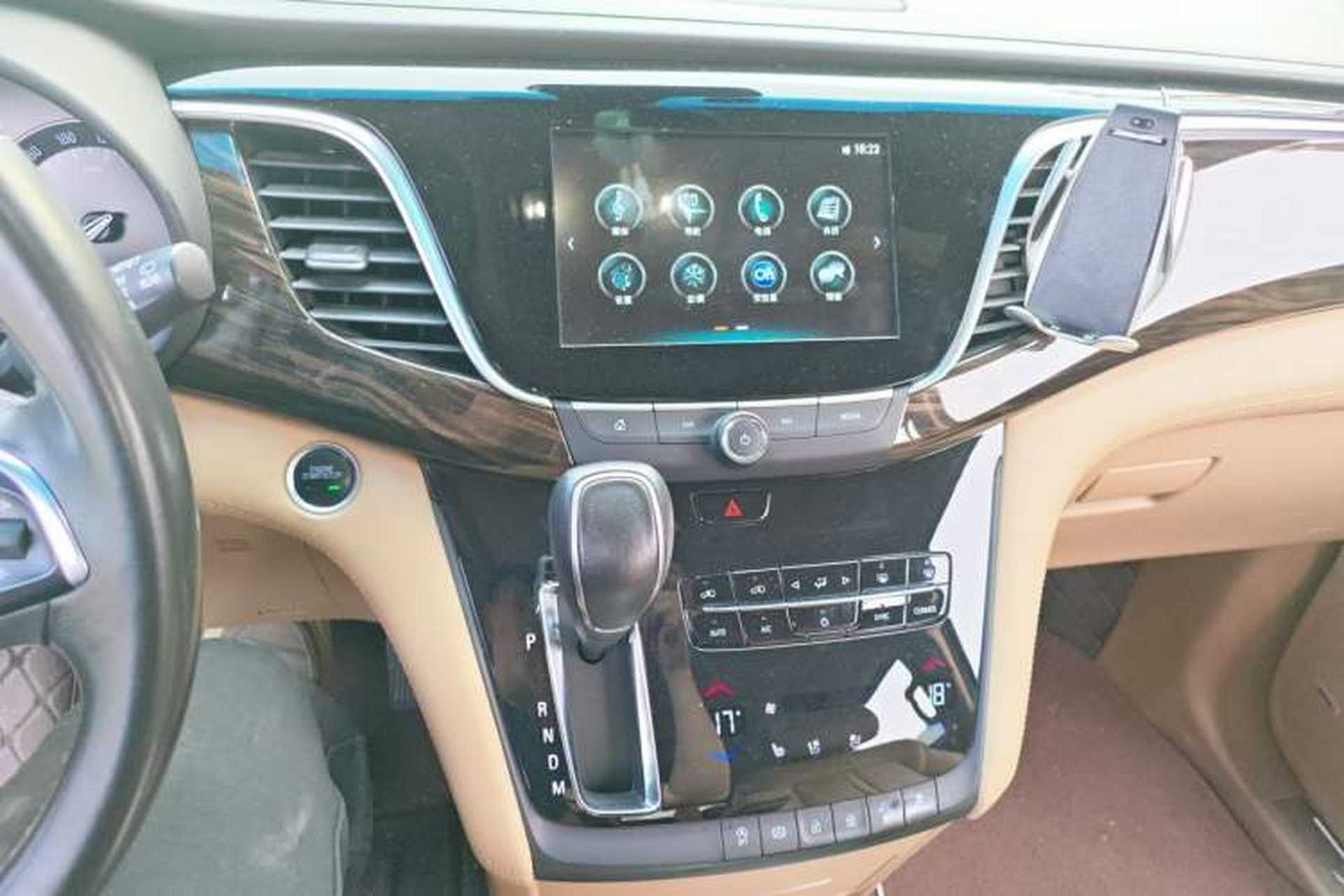 Used Buick GL8 2017 ES 28T Flagship Model China V Standard Audio And AC Panel