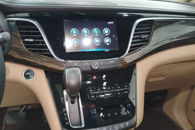 Used Buick GL8 2017 ES 28T Flagship Model China V Standard Audio And AC Panel
