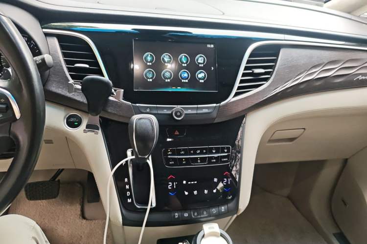 Used Buick GL8 2017 28T Avenir Avia National Emission Standard V Audio And AC Panel
