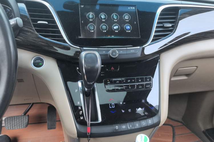 Used Buick GL8 2017 ES 28T Flagship Model China V Standard Audio And AC Panel