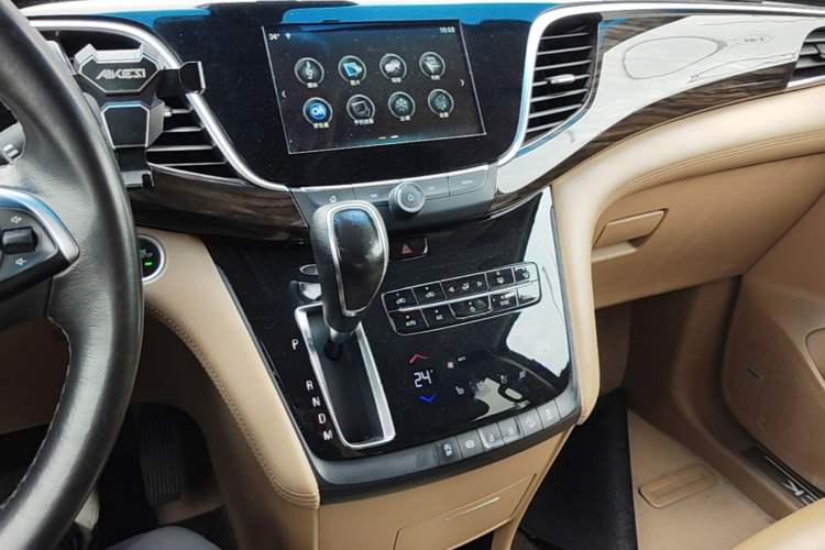 Used Buick GL8 2017 ES 28T Flagship Model China V Standard Audio And AC Panel