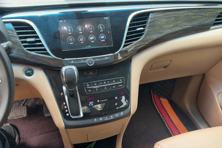 Used Buick GL8 2017 ES 28T Luxury Model China V Standard Audio And AC Panel