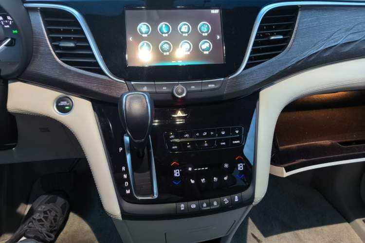 Used Buick GL8 2017 28T Avenir Avia National Emission Standard V Audio And AC Panel