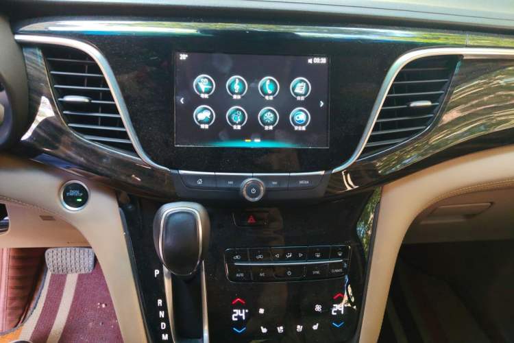 Used Buick GL8 2017 ES 28T Flagship Model China V Standard Audio And AC Panel