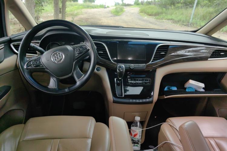 Used Buick GL8 2017 ES 28T Luxury Model China V Standard Center Console