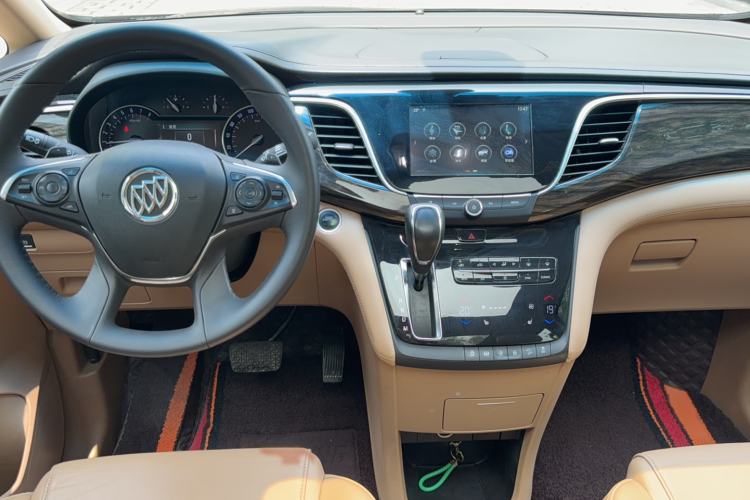 Used Buick GL8 2017 ES 28T Luxury Model China V Standard Center Console
