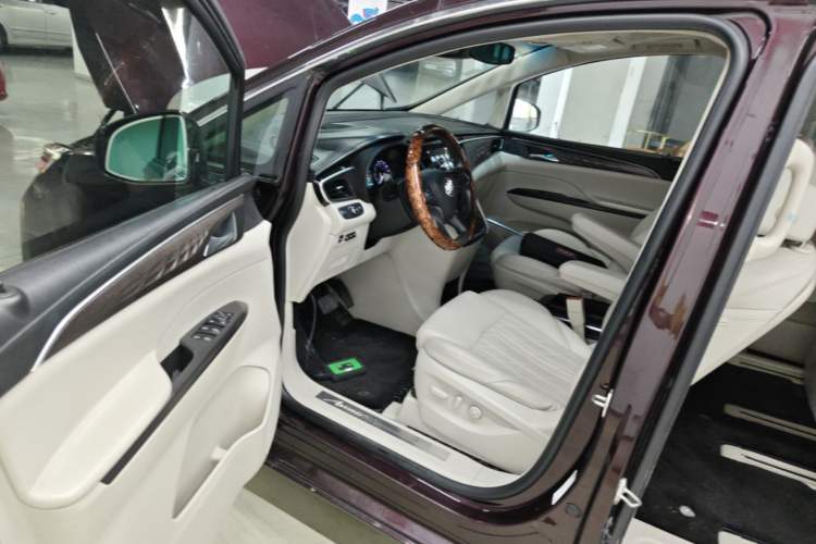 Used Buick GL8 2017 28T Avenir Avia National Emission Standard V Driver Seat