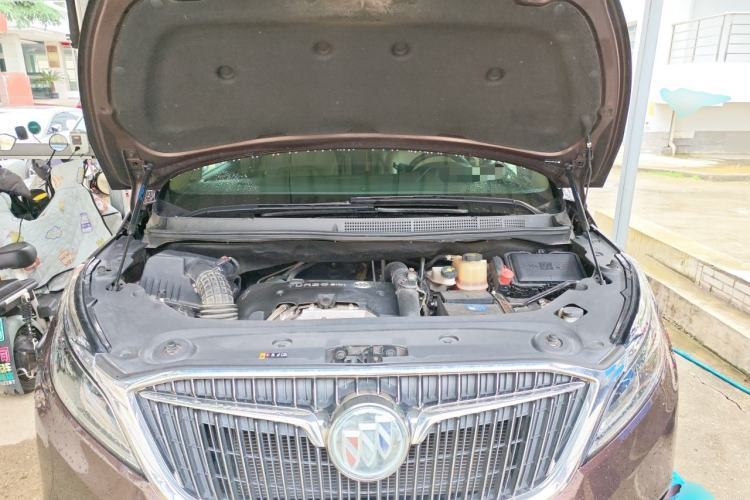 Used Buick GL8 2017 ES 28T Luxury Model China V Standard Engine Bay