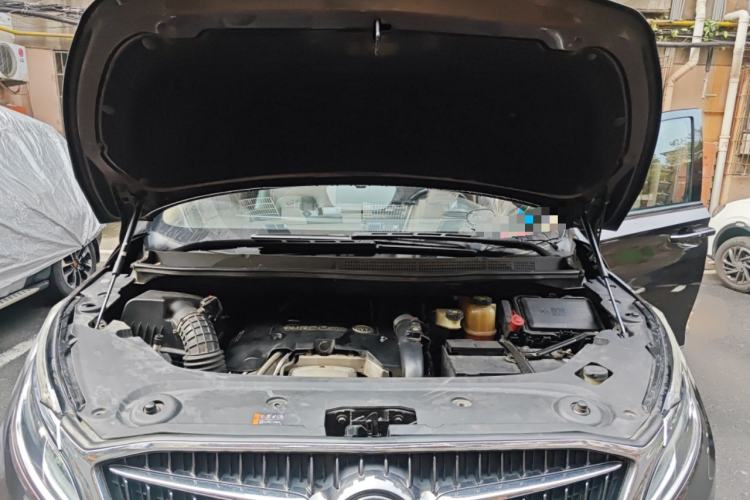 Used Buick GL8 2017 ES 28T Flagship Model China V Standard Engine Bay