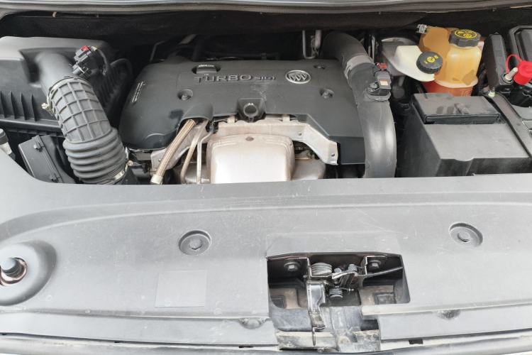 Used Buick GL8 2017 ES 28T Comfort Model China V Standard Engine Bay