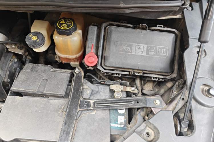 Used Buick GL8 2017 ES 28T Flagship Model China V Standard Engine Bay Left