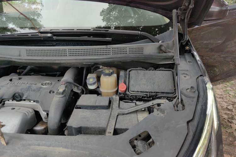Used Buick GL8 2017 ES 28T Luxury Model China V Standard Engine Bay Left