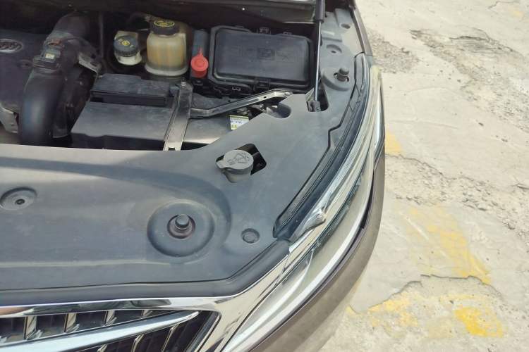 Used Buick GL8 2017 ES 28T Luxury Model China V Standard Engine Bay Left