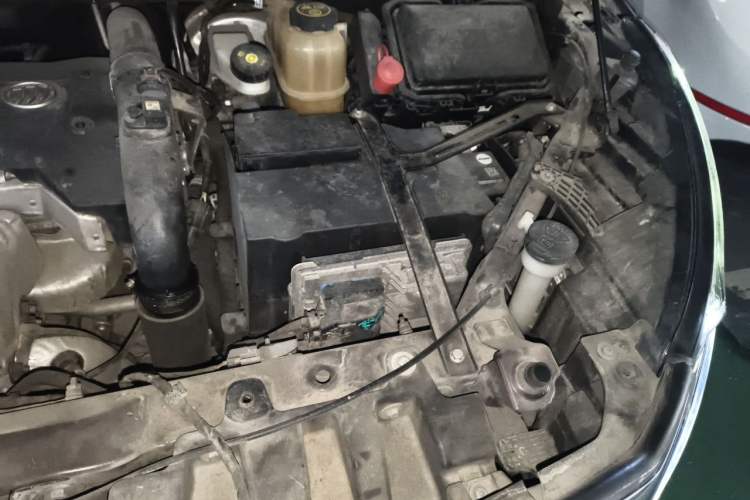Used Buick GL8 2017 28T Avenir Avia National Emission Standard V Engine Bay Left