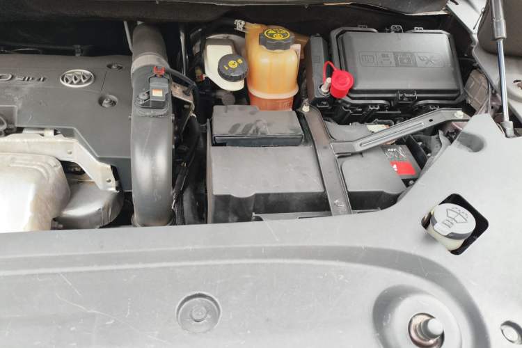 Used Buick GL8 2017 ES 28T Comfort Model China V Standard Engine Bay Left