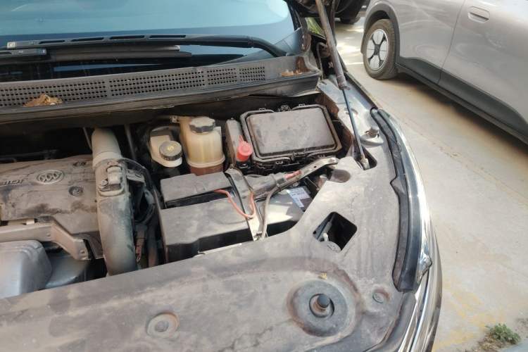Used Buick GL8 2017 ES 28T Comfort Model China V Standard Engine Bay Left