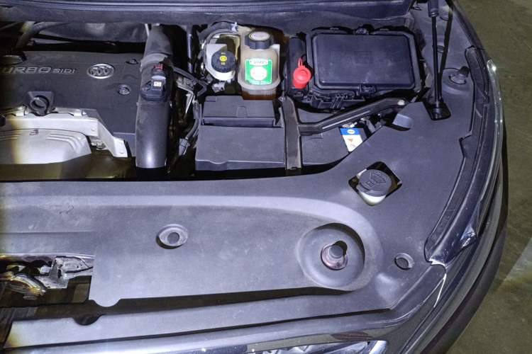 Used Buick GL8 2017 28T Avenir Avia National Emission Standard V Engine Bay Left