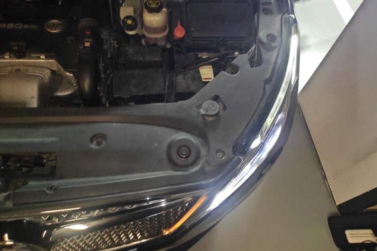 Used Buick GL8 2017 28T Avenir Avia National Emission Standard V Engine Bay Left