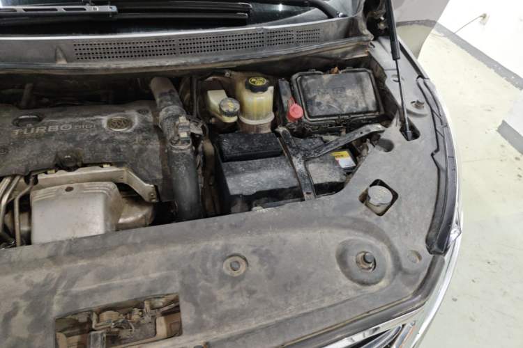 Used Buick GL8 2017 28T Avenir Avia National Emission Standard V Engine Bay Left