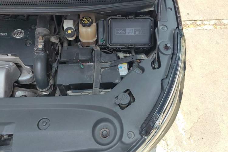 Used Buick GL8 2017 28T Avenir Avia National Emission Standard V Engine Bay Left