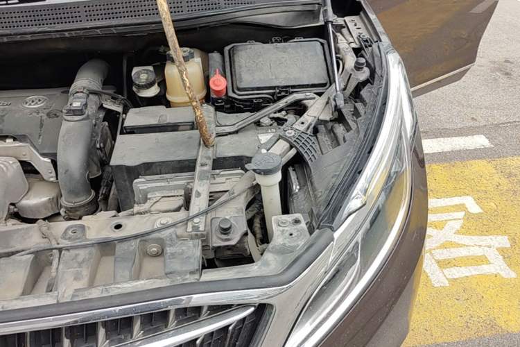 Used Buick GL8 2017 ES 28T Flagship Model China V Standard Engine Bay Left
