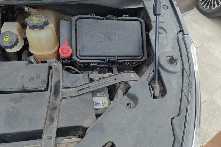 Used Buick GL8 2017 28T Avenir Avia National Emission Standard V Engine Bay Left
