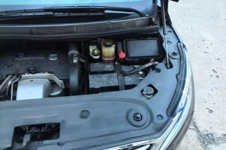 Used Buick GL8 2017 28T Avenir Avia National Emission Standard V Engine Bay Left