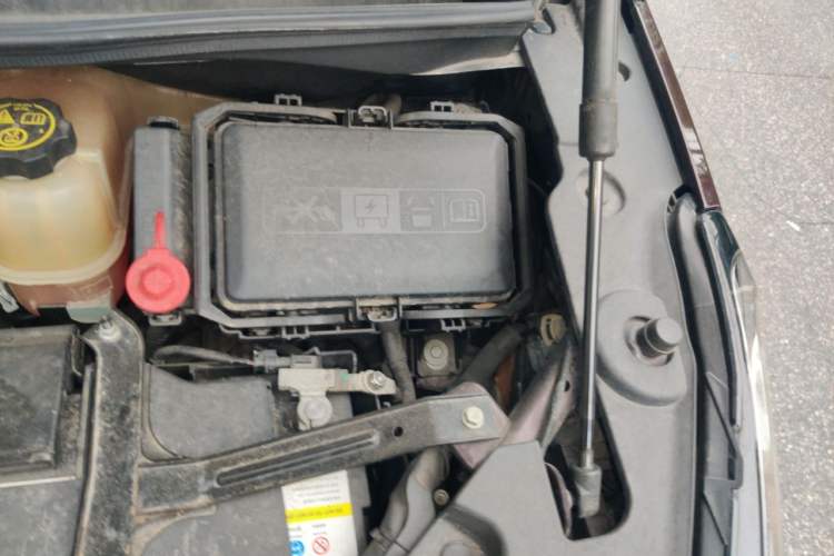 Used Buick GL8 2017 28T Avenir Avia National Emission Standard V Engine Bay Left