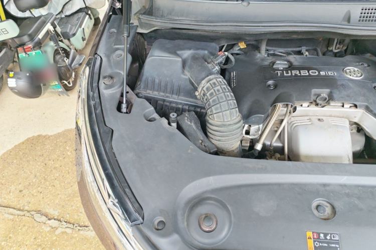 Used Buick GL8 2017 ES 28T Luxury Model China V Standard Engine Bay Right